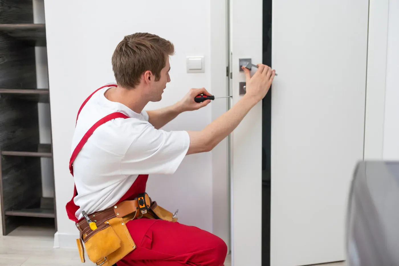 Réglage d'une serrure multipoints sur une porte d'entrée